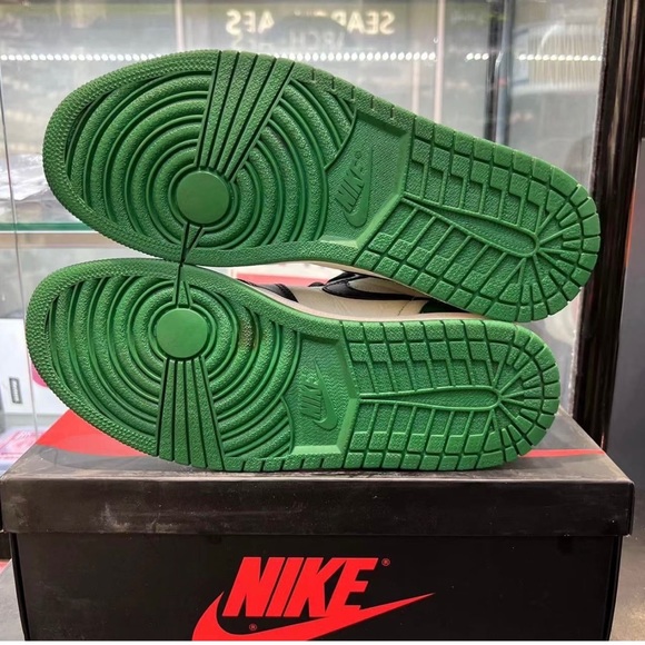 Used Jordan 1 pine green 1.0 size 8 - Picture 7 of 10
